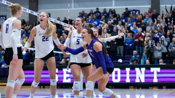 No. 3 Volleyball begins first DI postseason against No. 6 Omaha