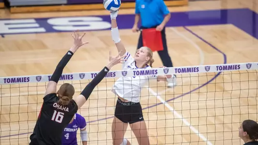 Volleyball makes first Summit League road appearance at Oral Roberts Image