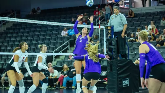 Morgan Kealy / St. Thomas volleyball defeated Omaha in a sweep at Baxter Arena in Omaha, Neb., on Friday, Oct. 9, 2026.