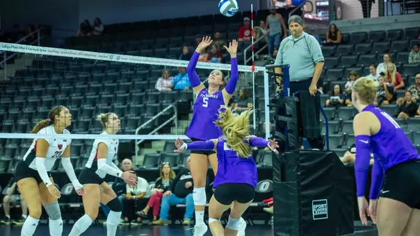 Morgan Kealy / St. Thomas volleyball defeated Omaha in a sweep at Baxter Arena in Omaha, Neb., on Friday, Oct. 9, 2026.