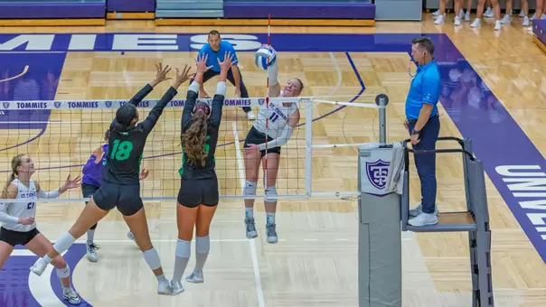 St. Thomas defeated North Dakota 3-0 on Thursday, Oct. 22, 2026 in Schoenecker Arena for its fourth straight sweep win.