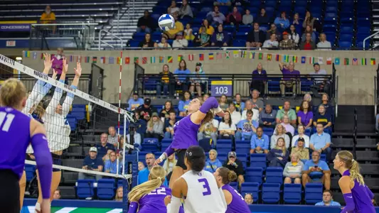 Volleyball travels to Omaha Oct. 9 for lone match of weekend Image