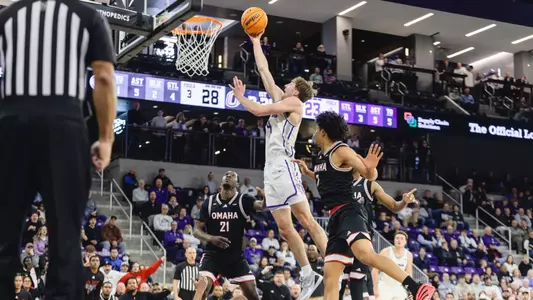 Effective defense caps Men’s Basketball regular season with 68-53 win over Omaha Image