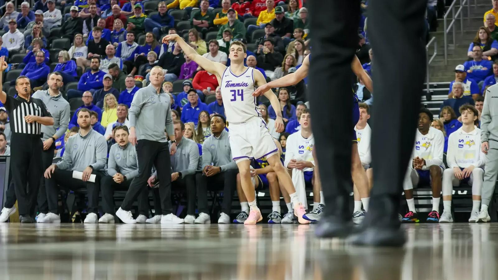 Oosterbaan’s career scoring lifts Tommies to 80-67 win over Jackrabbits Image