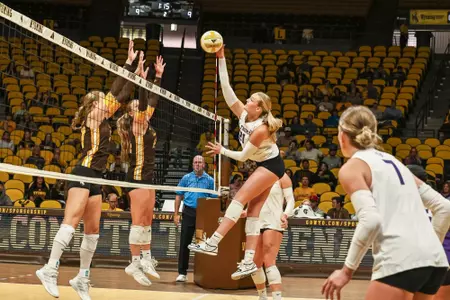 St. Thomas Volleyball fell to Wyoming in three sets to close the Rumble in the Rockies Sunday, August 30.
