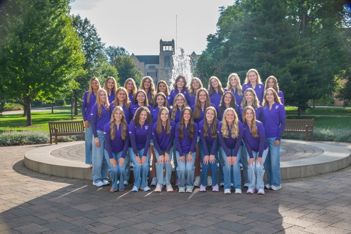2026 St. Thomas Women's Cross Country Team