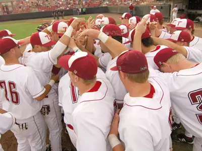 Trojans Split Games with Blue Jays Image