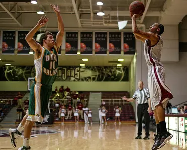 Trojans Fall At Western Kentucky Image