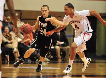 Vogler Named to Cousy Watch list Image
