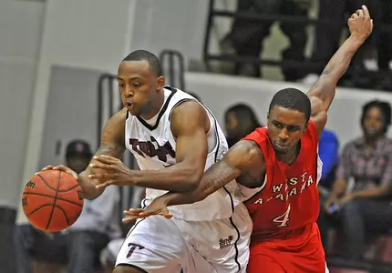 Regis Huddleston against West Alabama