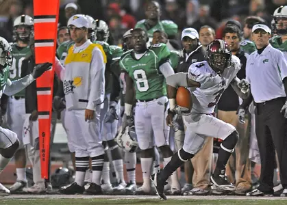 Jerrel Jernigan sprints down the sideline at UNT