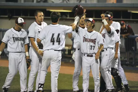 Trojans Win Thriller To Advance To Title Game Image