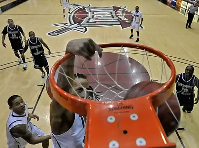 Bernard Toombs dunks vs. North Texas
