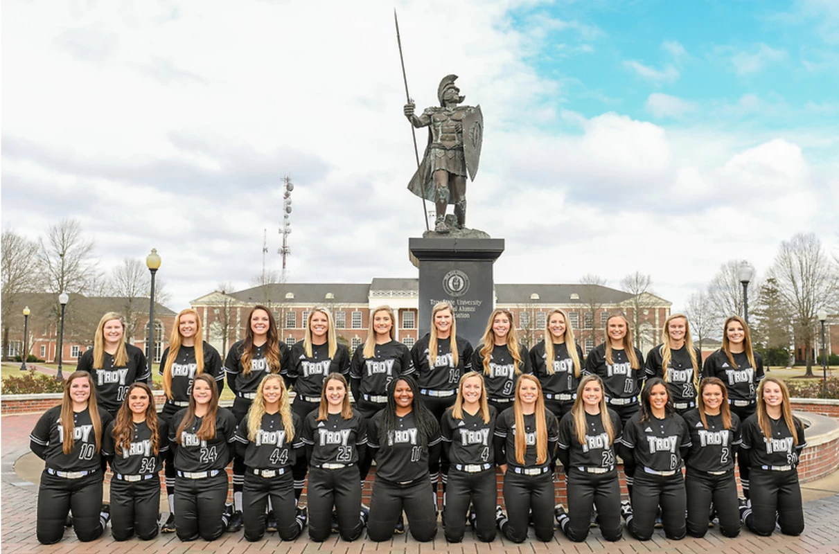 19 Softball Team Pic