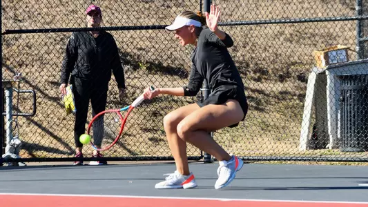 Olivia Elliot swings