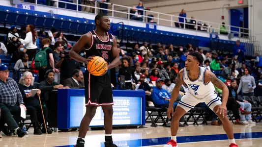 Duke Miles eyes a teammate