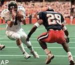 Patrick Ramsey makes a<br>cut into the end zone<br>past Syracuse defender Quentin<br>Harris in the first<br>half.