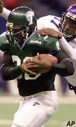 Tulane running back Kris Coleman evades TCU defender Charlie Owens and scores on a 39-yard pass from quarterback Patrick Ramsey during the first half.