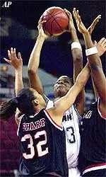 Janell Burse puts up a shot between Cincinnati's K.B. Sharp and Portia Flournoy in the championship game of the Conference USA tournament Monday.