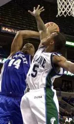 Kentucky forward Chuck Hayes stretches to make a shot as he is closely guarded by Tulane's Nick Sinville during the first half.