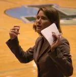 Head coach Betsy Becker and the Tulane volleyball team close out Saturday's triple-header at 7 p.m. vs. Cincinnati.