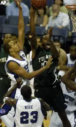 Qunicy Davis goes to the hoop as Memphis' Duane Erwin defends the shot during the first half in Memphis, Tenn.