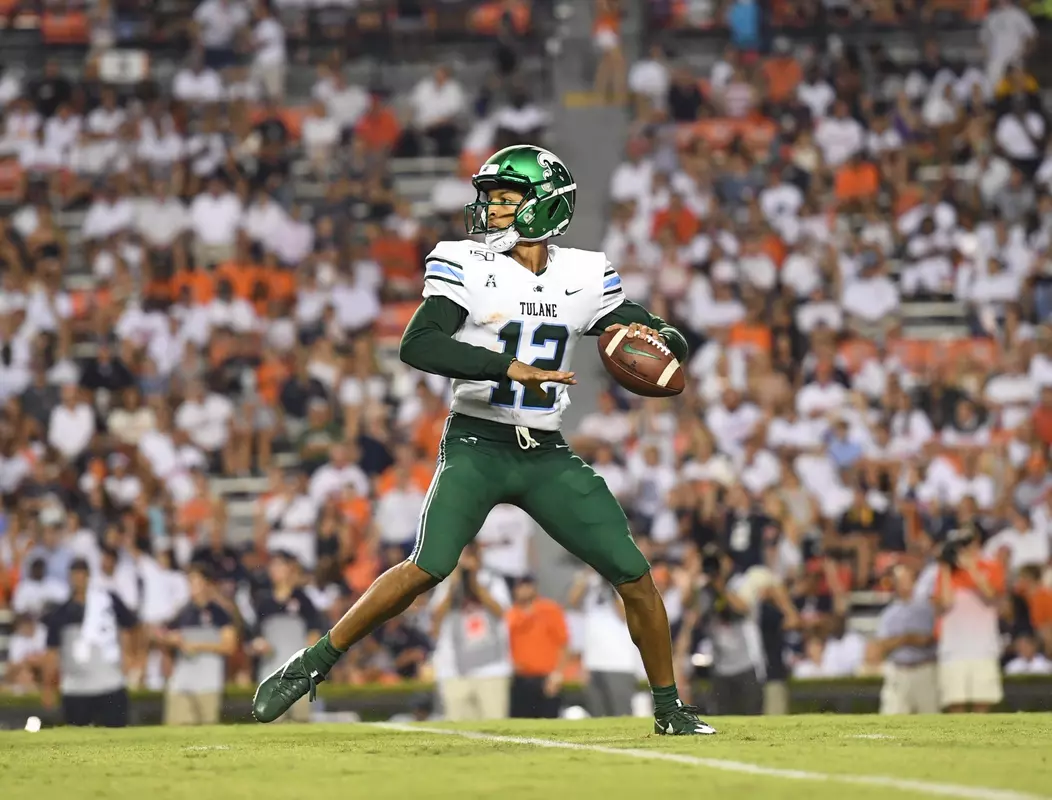 Justin McMillan Dropping Back to Pass at Auburn