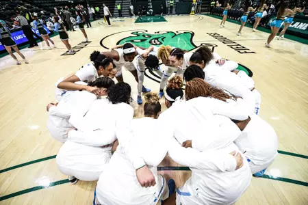 Team Huddle Vs. USF