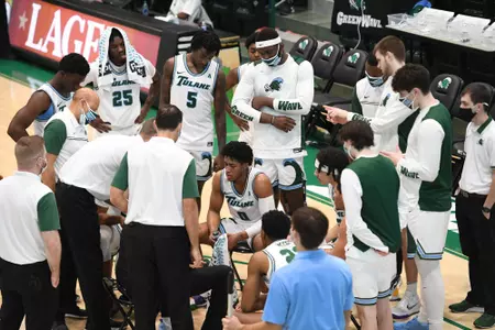 MBB huddle vs. ECU 2021