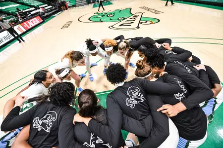 Team Huddle vs. Houston WBB