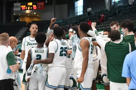 MBB huddle vs. ECU 2021