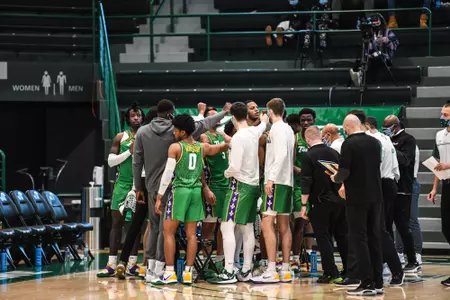mbb huddle vs. cincinnati 2021