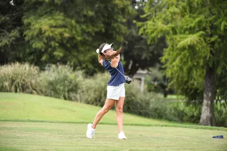 Sandra Vazquez tee off