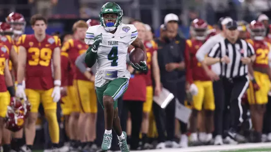 ARLINGTON, TX - JANUARY 02: Tulane Green Wave wide receiver Jha'Quan Jackson (4) carries the ball in the Goodyear Cotton Bowl between the USC Trojans and the Tulane Green Wave on January 2, 2023 at AT&T Stadium in Arlington, TX. (Photo by John Bunch/Icon Sportswire)