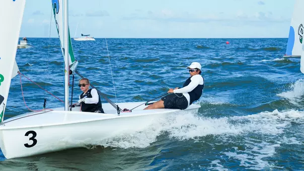 Hamilton Barclay and Taylor Bartell race for Tulane sailing.
