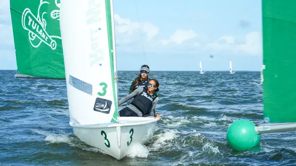 Gabriella Vassell and Caitlin Briggs sail in the Tulane Women's Team Race.