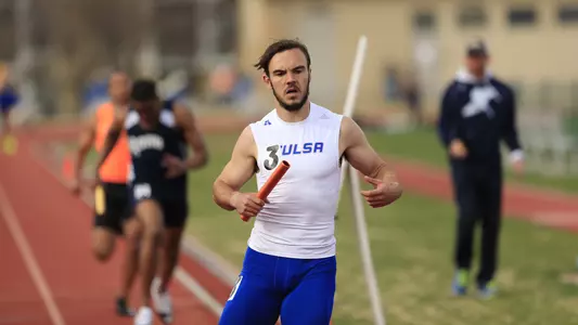 track athletes running