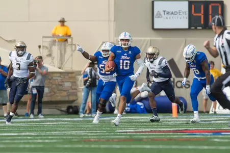 at H.A. Chapman Stadium in Tulsa, OK on 9/30/17.  BRETT ROJO/For the Tulsa World