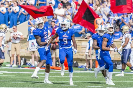 Saturday, September 30, 2017  Tulsa, OK
09 30 2017 TU-Navy football EC
Photos by Erik Campos