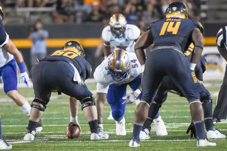 Shemarr Robinson ready to snap the ball