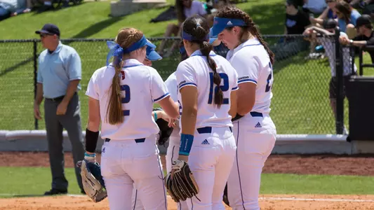 huddle(18)_UConn