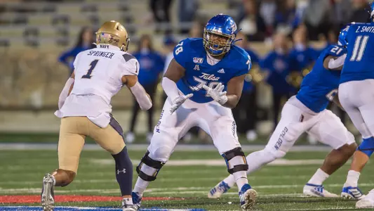 X'Zauvea Gadlin blocks