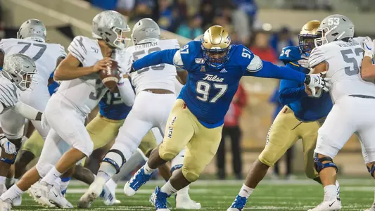 Tyarise Stevenson eyes down the quarterback
