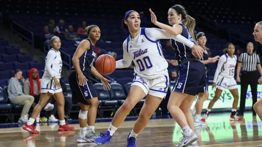 Kendrian Elliott looks to score