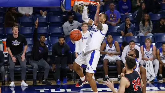 Darien Jackson dunks