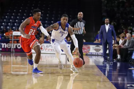 Elijah Joiner playing basketball