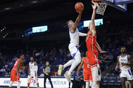 Elijah Joiner playing basketball
