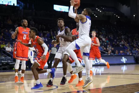 Elijah Joiner playing basketball