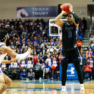 Elijah Joiner playing basketball