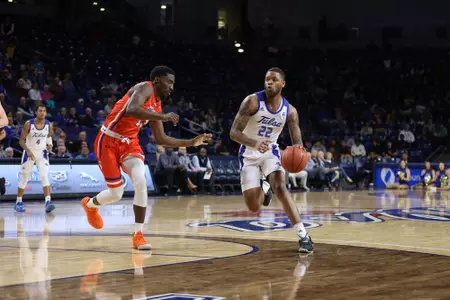 Reggie Jones playing basketball